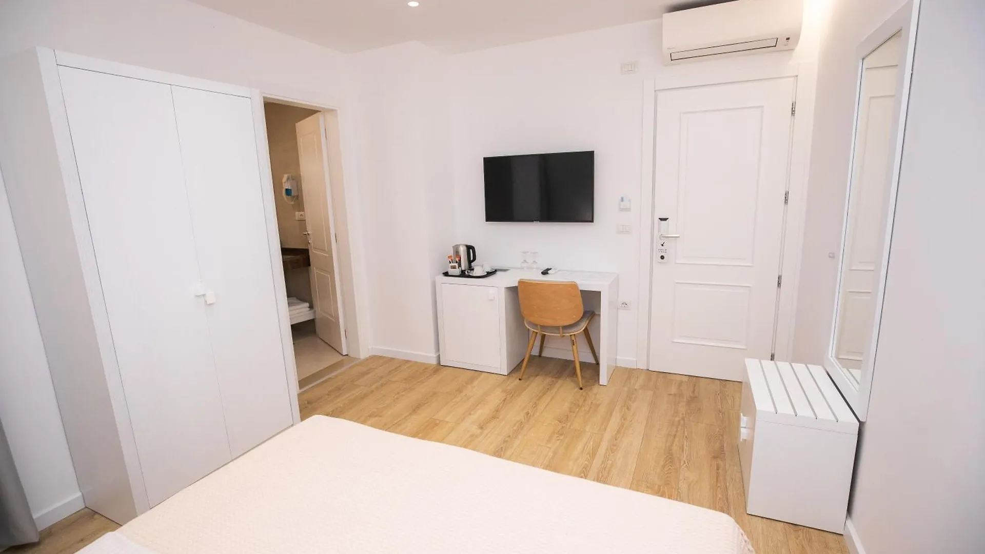 Hotel Elior Tirana 3*,  Albanien